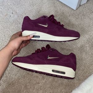 Purple Air max 1 premium SC jewel “Bordeaux”